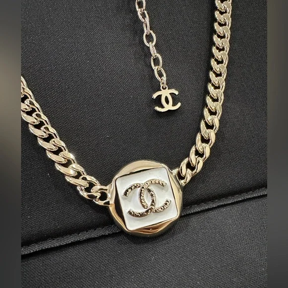 CHANEL CC LOGO GOLD CHOKER - Picture 3 of 4